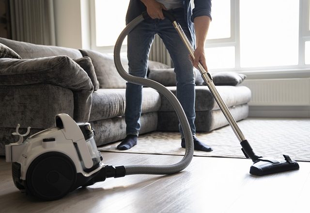 The Advantages of Hiring a Professional Cleaning Service in Toronto Over DIY Cleaning Methods