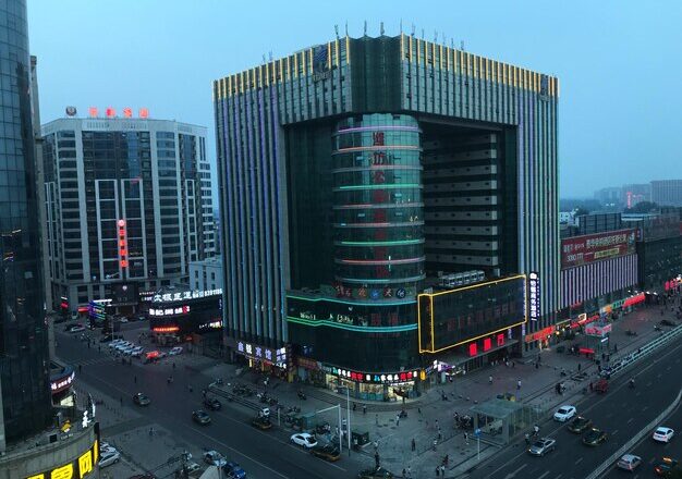Tianfu Square Snapshots: Big City Feels, Chengdu Style!