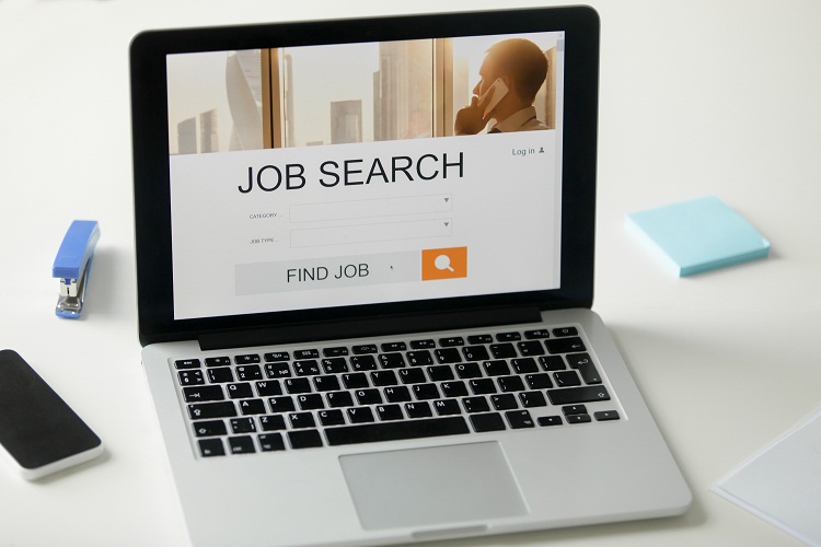 7 Reasons To Search Online For Your Next Job