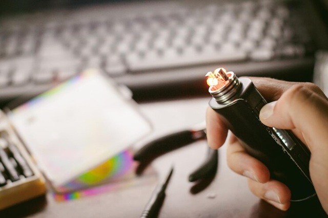 8 Reasons Why Electronic Vapes Are Changing the Smoking Game